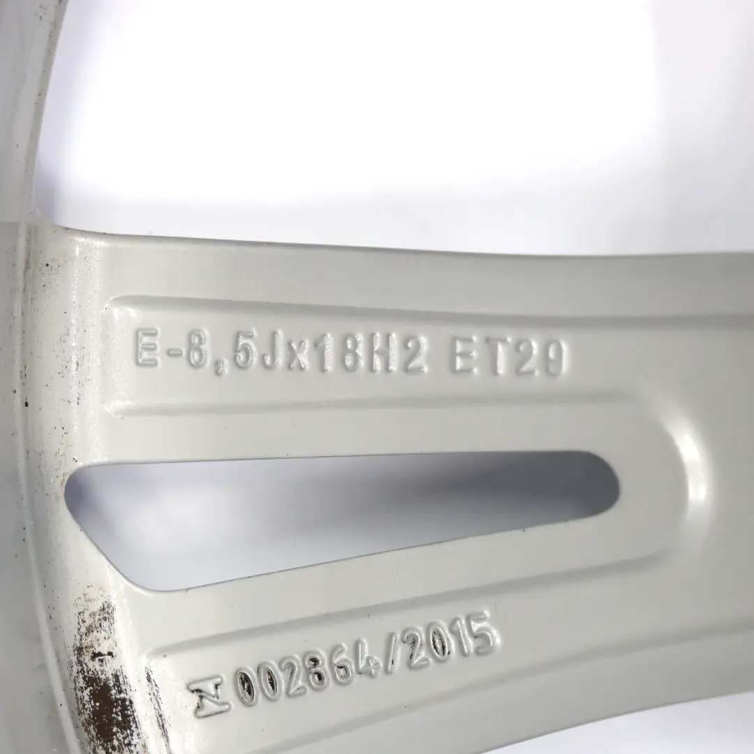 Jante Alliage Argent 18" 8.5J ET:29 Rayons Étoile pour Audi A4 B9 8W à propos du numéro de pièce 8W0601025AK Audi A4 B9 8W Jante Alliage Argent 18" 8.5J ET:29 Rayons Étoile - SKU 8W0601025AK-2 - Numéro de pièce 8W0601025AK