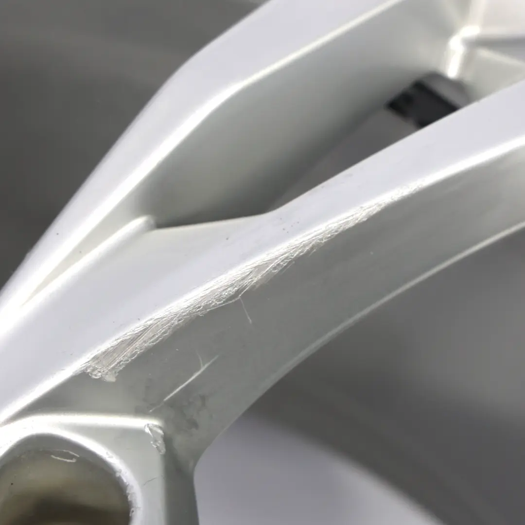 Felga Aluminiowa Srebrna 18" 8.5J ET:29 do Audi A4 B9 8W o numerze 8W0601025AK Audi A4 B9 8W Felga Aluminiowa Srebrna 18" 8.5J ET:29 - SKU 8W0601025AK-2 - Numer Części 8W0601025AK