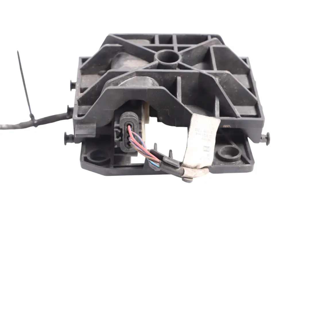 Flap Grille Shutter Motor Actuator to Audi A5 F5 Air with Part number 8W0807663 Audi A5 F5 Air Flap Grille Shutter Motor Actuator - SKU 8W0807663 - Part number 8W0807663