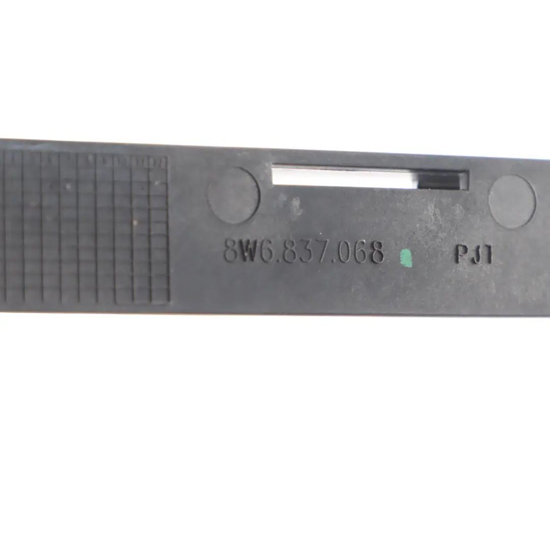 Audi A5 F5 Ventana Marco Guía Rail Delantero Derecho - SKU 8W6837068 - Número de pieza 8W6837068