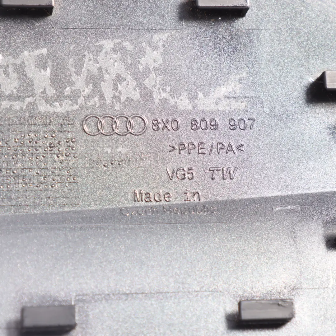Audi A1 8X Couvercle bouchon remplissage carburant Gris Daytona - Z7S - SKU 8X0809907-DGR - Numéro de pièce 8X0809907