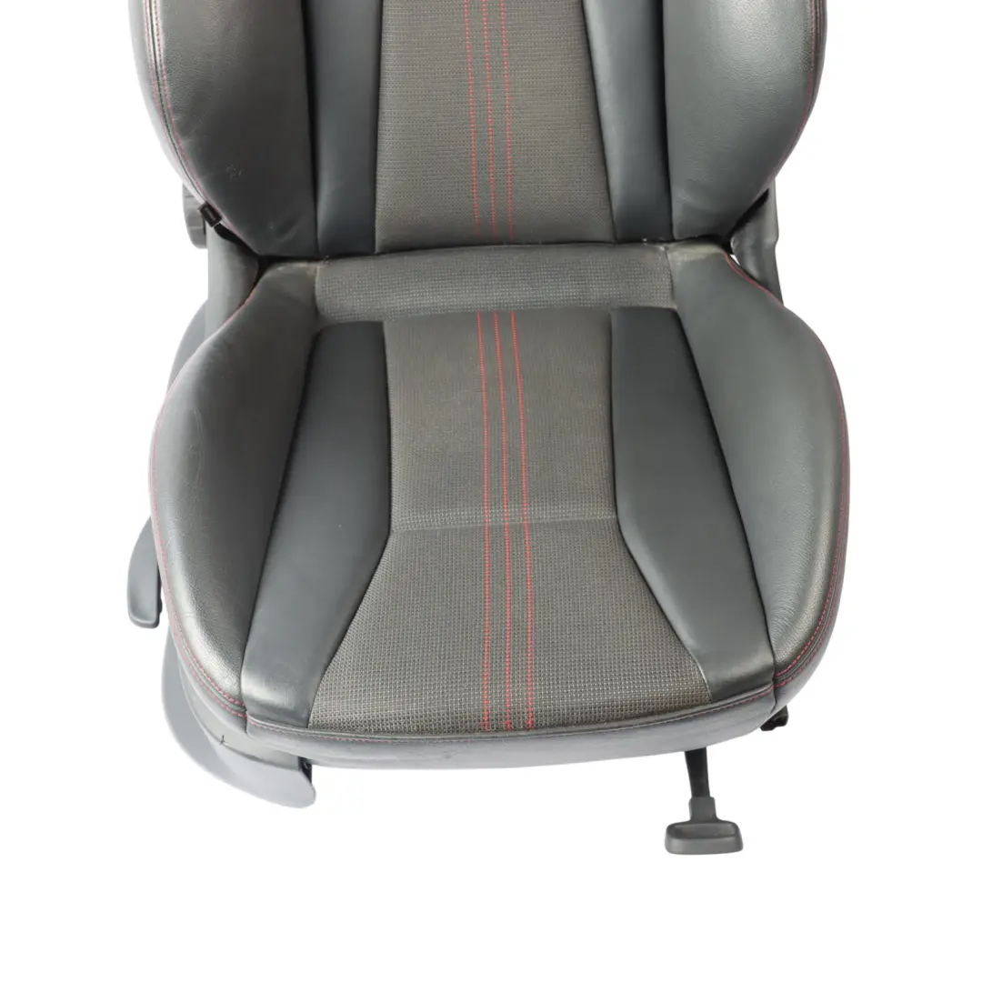 5-Türer Sportsitz Vorne Rechts Halbleder Schwarz Seele Tomatenrot für Audi S1 8X mit Teilenummer 8XG881806 Audi S1 8X 5-Türer Sportsitz Vorne Rechts Halbleder Schwarz Seele Tomatenrot - SKU 8XG881806 - Teilenummer 8XG881806