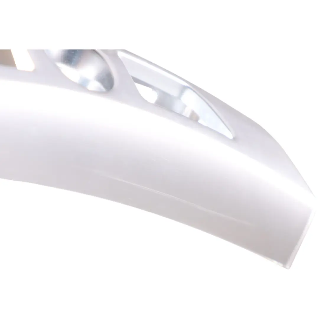 Garniture Verrouillage L'Accoudoir Central Argent pour BMW F07 GT à propos du numéro de pièce 9178355 BMW F07 GT Garniture Verrouillage L'Accoudoir Central Argent - SKU 9178355 - Numéro de pièce 9178355