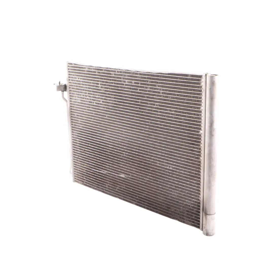 Radiatore Condensatore Aria Raffreddamento Mahle 70816379 per BMW X5 E70 con numero di parte 9239992 BMW X5 E70 Radiatore Condensatore Aria Raffreddamento Mahle 70816379 - SKU 9239992-1 - Numero di parte 9239992