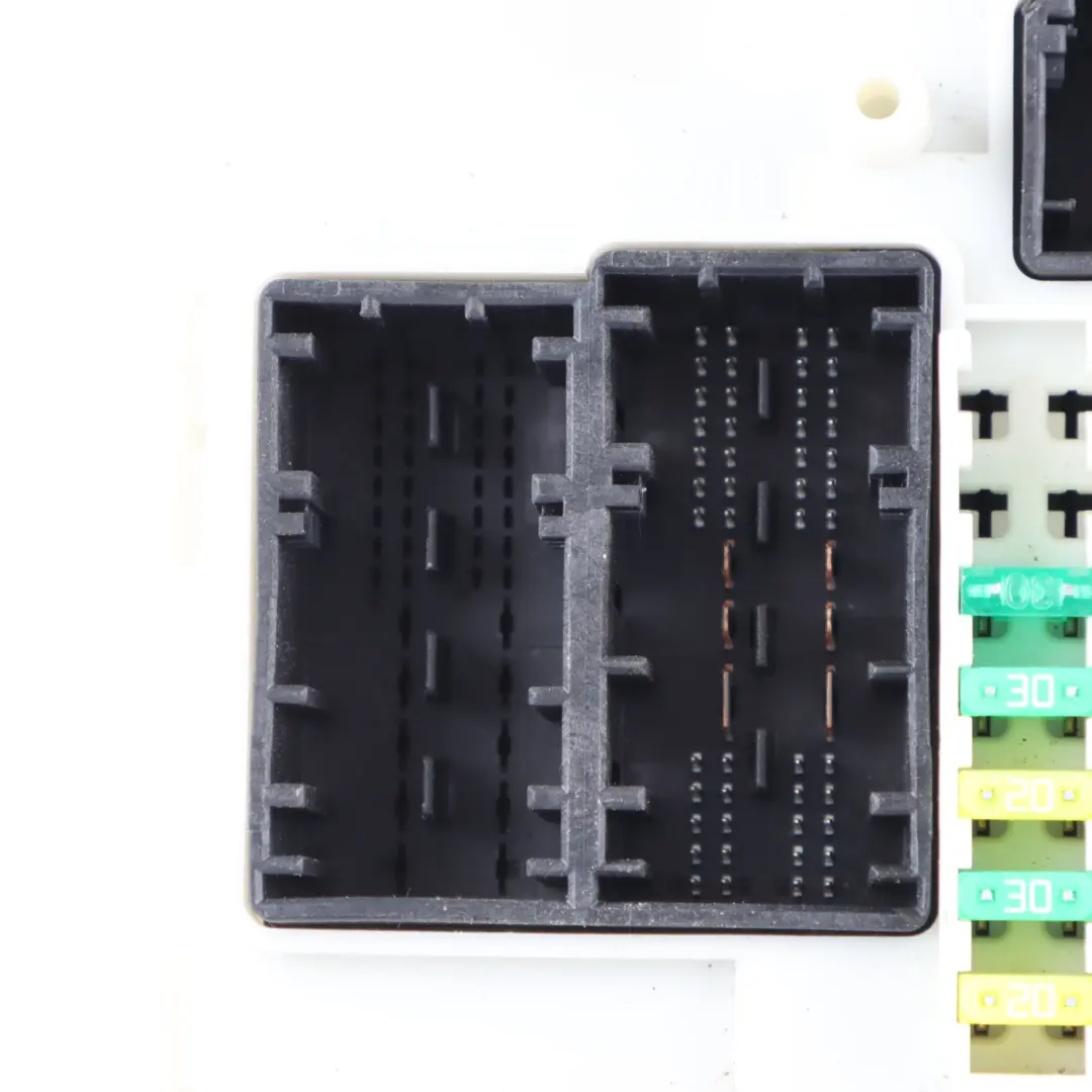 Caja Fusibles Distribucion Electrica para BMW F20 F30 F31 con número de pieza 9303543 BMW F20 F30 F31 Caja Fusibles Distribucion Electrica - SKU 9303543 - Número de pieza 9303543