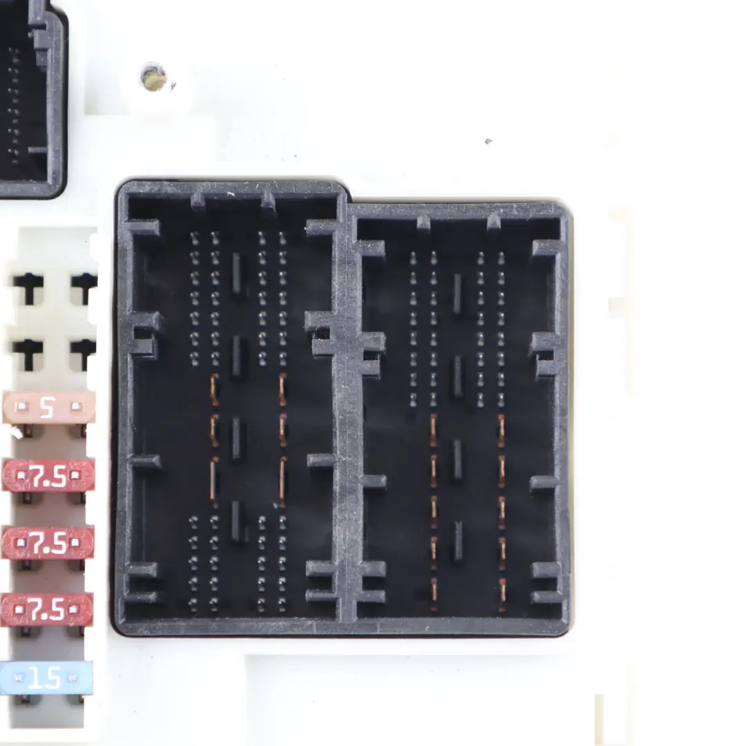 Caja Fusibles Distribucion Electrica para BMW F20 F30 F31 con número de pieza 9303543 BMW F20 F30 F31 Caja Fusibles Distribucion Electrica - SKU 9303543 - Número de pieza 9303543