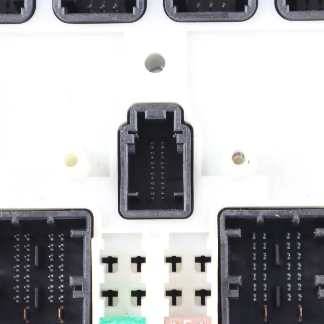 Fuse Box Electrical Power Distribution to BMW F20 F30 F31 with Part number 9303543 BMW F20 F30 F31 Fuse Box Electrical Power Distribution - SKU 9303543 - Part number 9303543