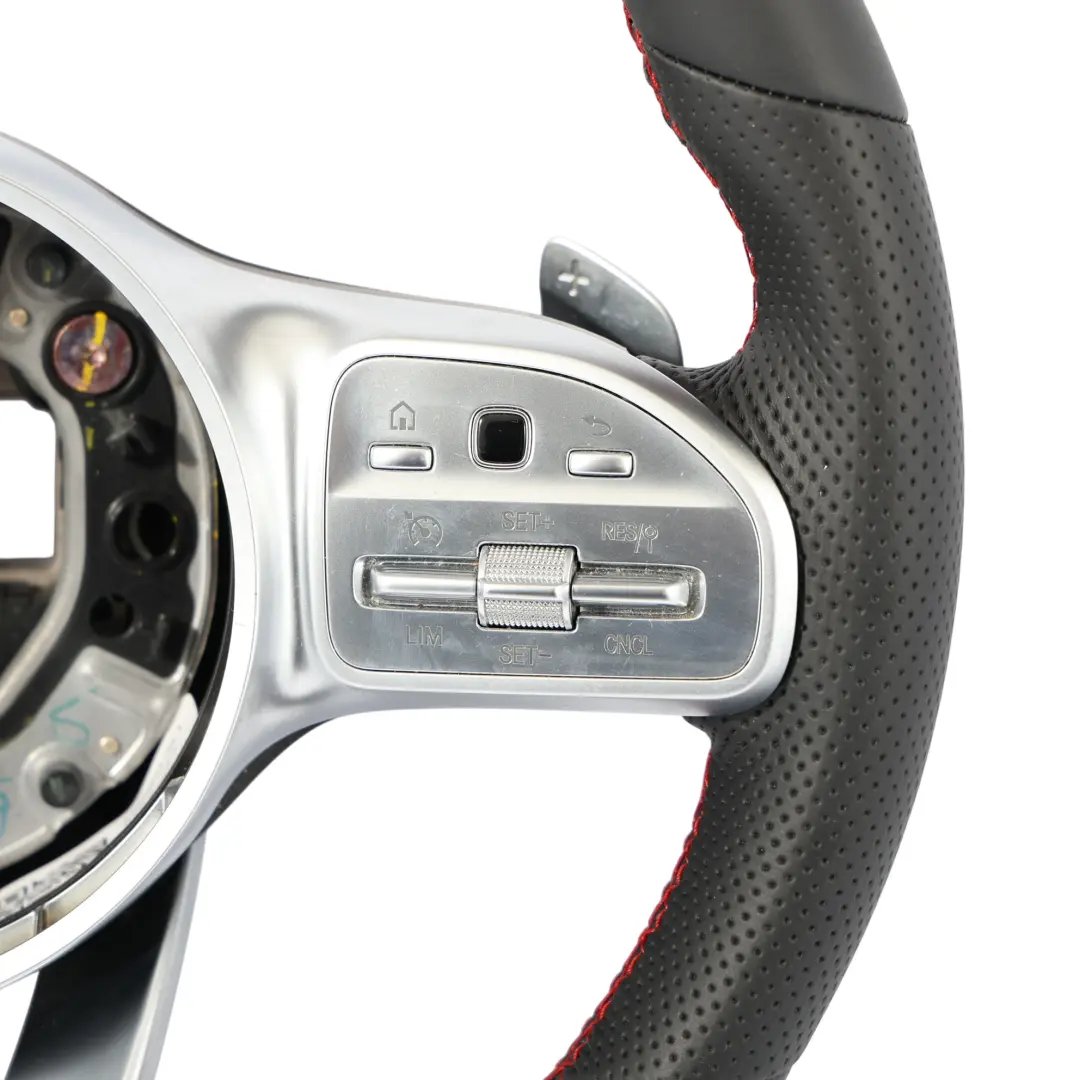 NUOVO In Pelle Nera Cambio al Volante Fili Rossi per Volante Mercedes W177 W247 con numero di parte A0004609102 Volante Mercedes W177 W247 NUOVO In Pelle Nera Cambio al Volante Fili Rossi - SKU A0004609102-1 - Numero di parte A0004609102
