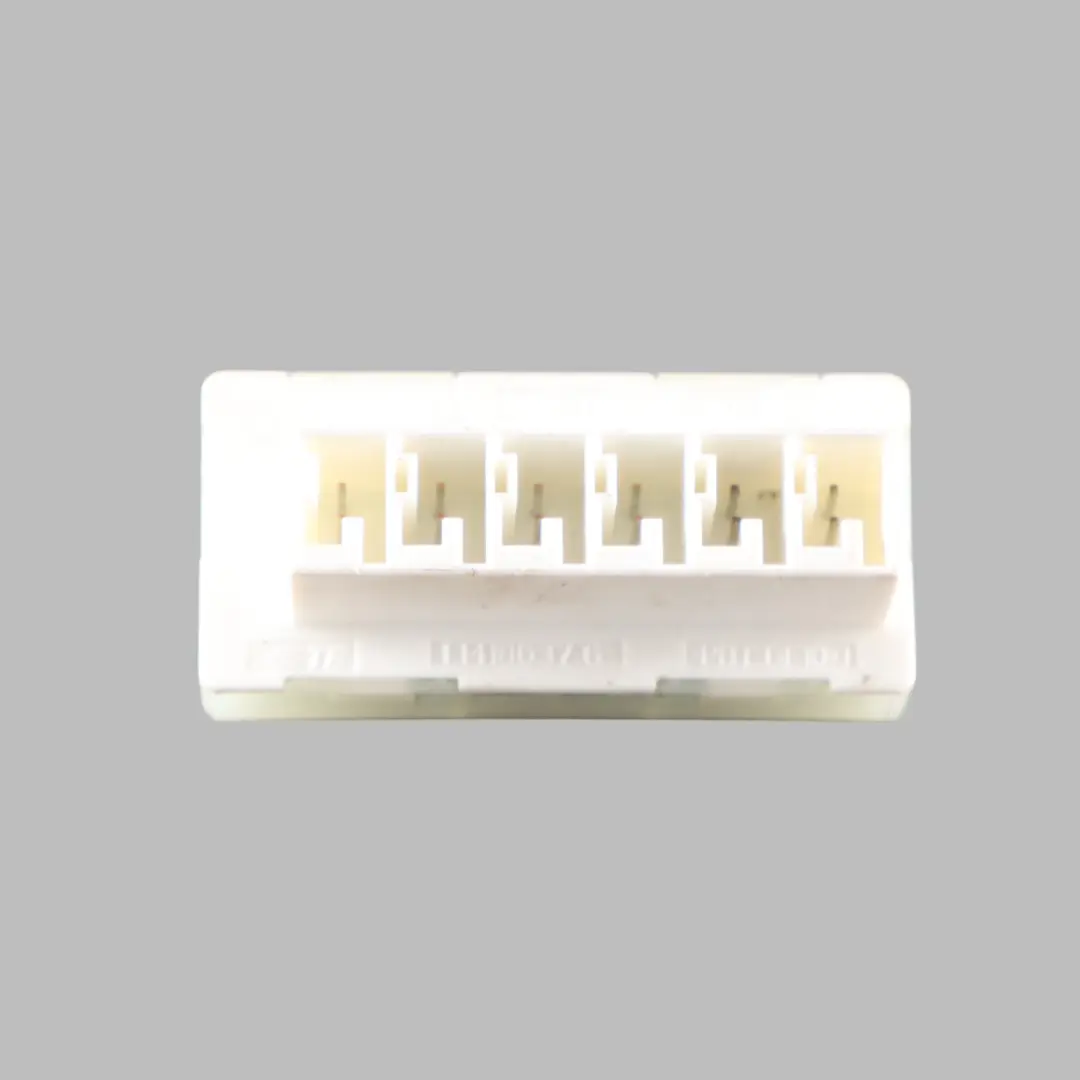 Distribuidor Energía Unidad Control Eléctrica para Mercedes W205 con número de pieza A0009827403 Mercedes W205 Distribuidor Energía Unidad Control Eléctrica - SKU A0009827403 - Número de pieza A0009827403