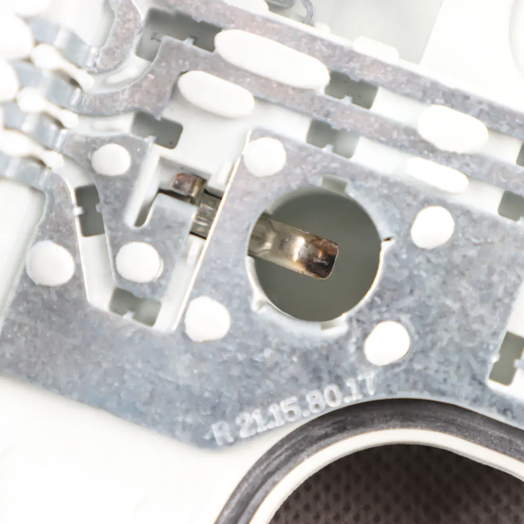 Gniazdo Żarówki Lampy Tylnej Prawy Tył do Mercedes X156 o numerze A1568200177 Mercedes X156 Gniazdo Żarówki Lampy Tylnej Prawy Tył - SKU A1568200177 - Numer Części A1568200177