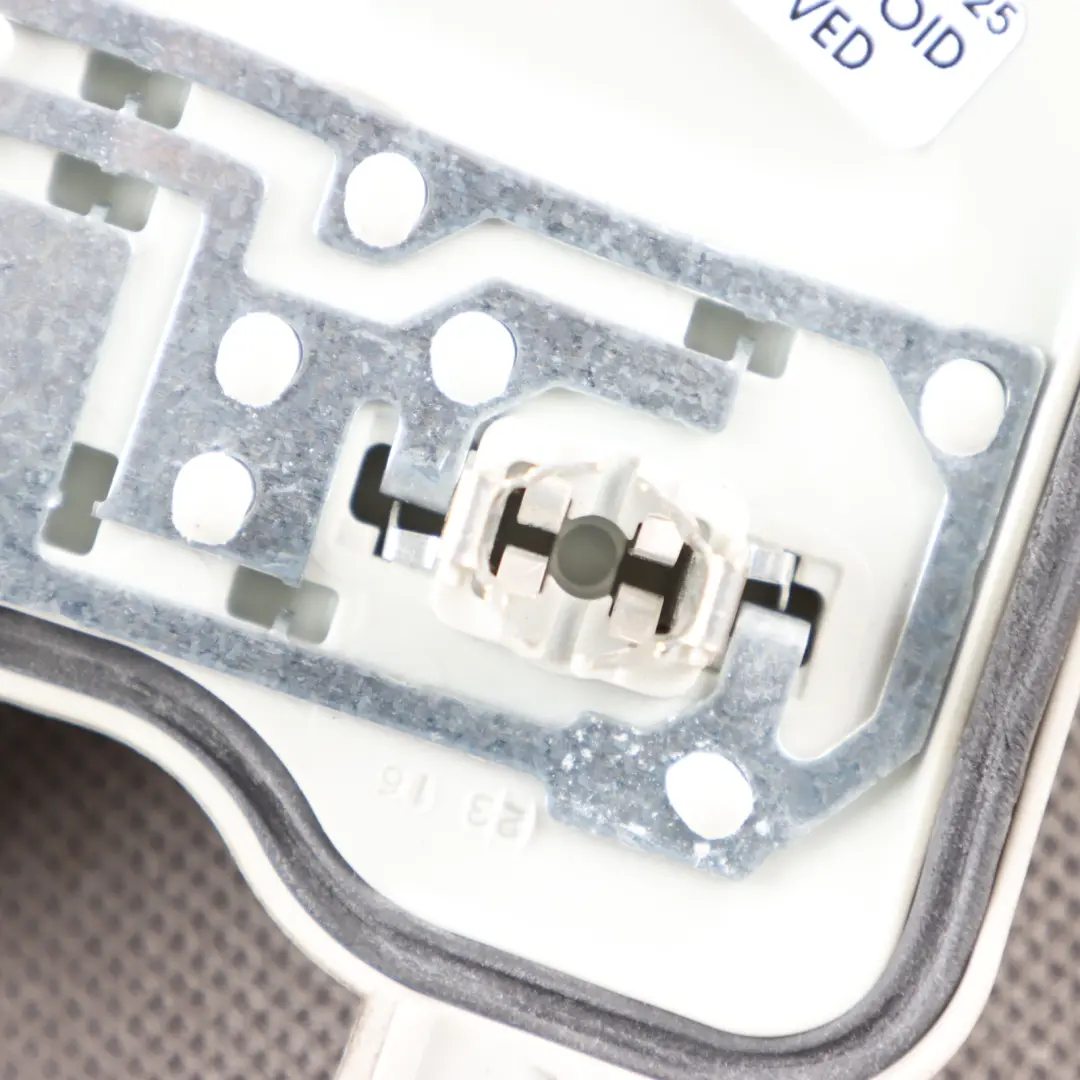 Hintere Lampe Glühbirnenhalterung Rechts für Mercedes X156 mit Teilenummer A1568200177 Mercedes X156 Hintere Lampe Glühbirnenhalterung Rechts - SKU A1568200177 - Teilenummer A1568200177