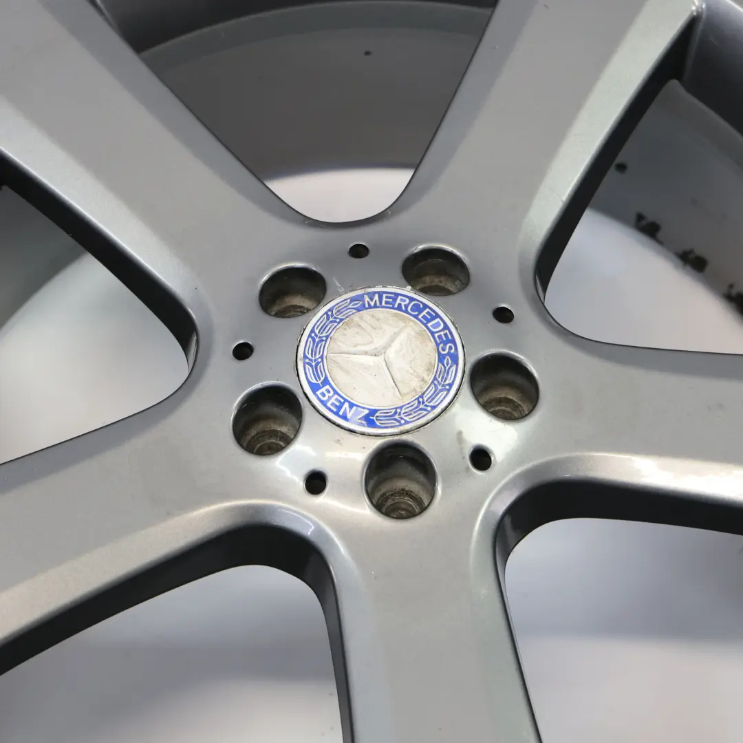 Grau Leicht metall felge 20" 8,5J ET:56 für Mercedes ML W164 mit Teilenummer A1644011102 Mercedes ML W164 Grau Leicht metall felge 20" 8,5J ET:56 - SKU A1644011102-2 - Teilenummer A1644011102