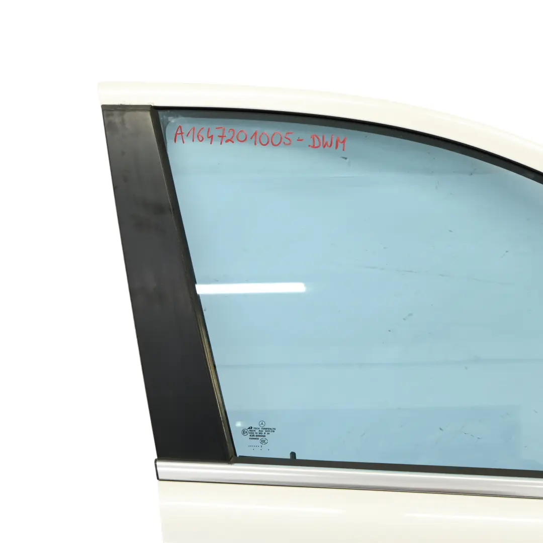 Tür Vorne Rechts Diamond White Weiss Metallic - 799 für Mercedes ML W164 mit Teilenummer A1647201005 Mercedes ML W164 Tür Vorne Rechts Diamond White Weiss Metallic - 799 - SKU A1647201005-DWM - Teilenummer A1647201005