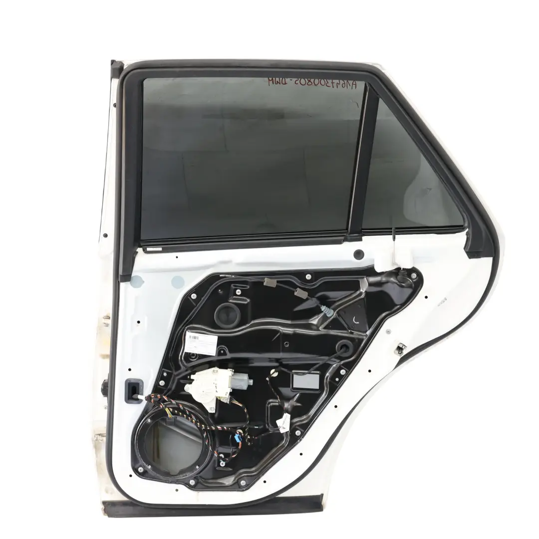 Tür Hinten Rechts Diamond White Metallic Weiss - 799 für Mercedes ML W164 mit Teilenummer A1647300805 Mercedes ML W164 Tür Hinten Rechts Diamond White Metallic Weiss - 799 - SKU A1647300805-DWM - Teilenummer A1647300805
