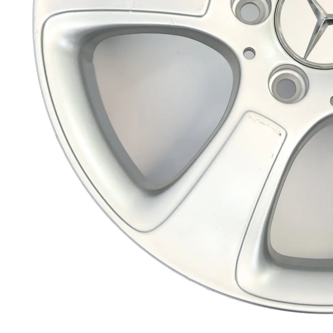 Silberne Leichtmetallfelge 16" 6J ET:46 für Mercedes W169 W245 mit Teilenummer A1694011002 Mercedes W169 W245 Silberne Leichtmetallfelge 16" 6J ET:46 - SKU A1694011002-1 - Teilenummer A1694011002