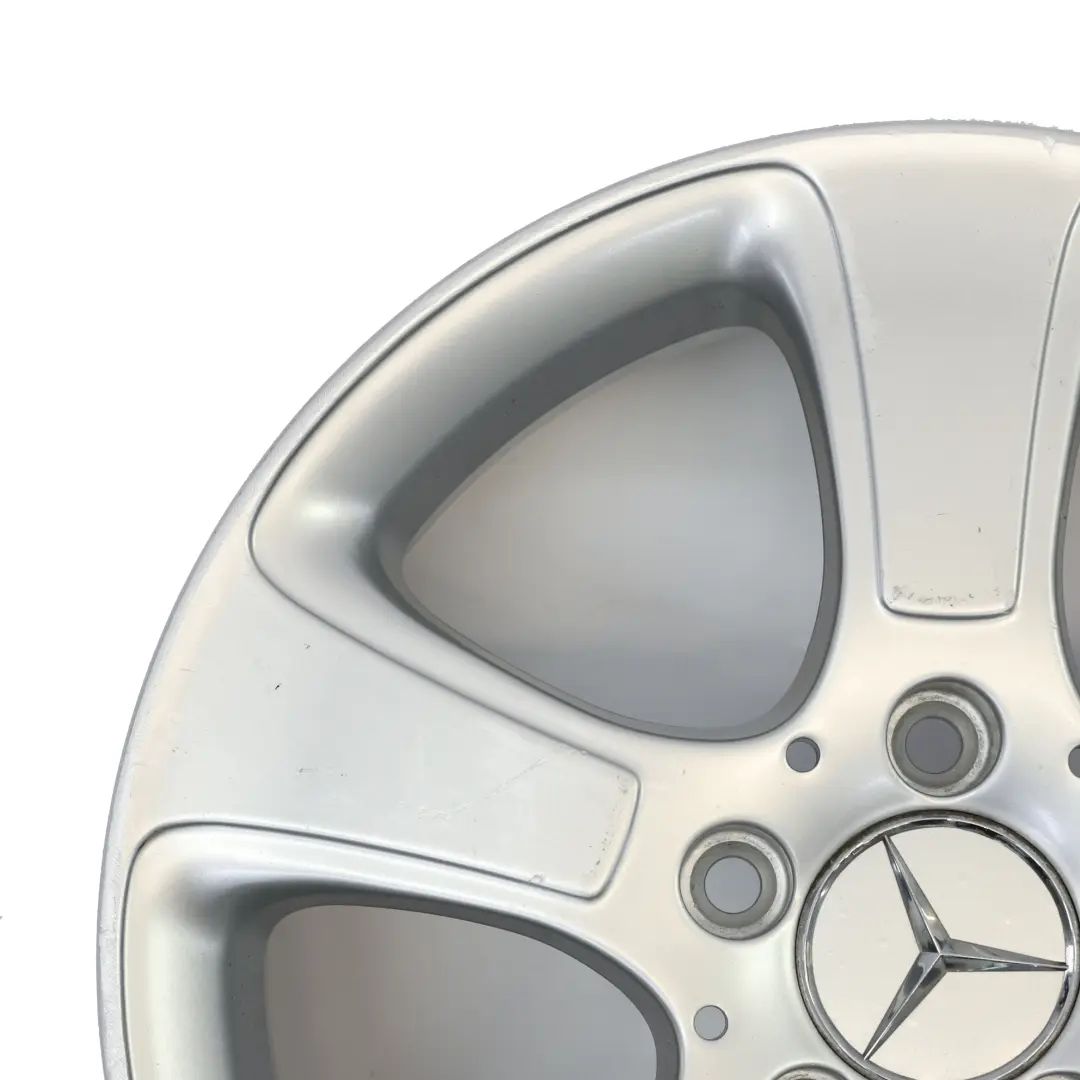 Silberne Leichtmetallfelge 16" 6J ET:46 für Mercedes W169 W245 mit Teilenummer A1694011002 Mercedes W169 W245 Silberne Leichtmetallfelge 16" 6J ET:46 - SKU A1694011002-2 - Teilenummer A1694011002