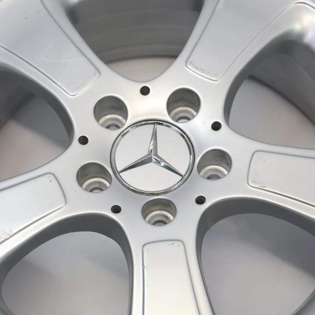 Cerchio In Lega Argento 16" 6J ET:46 per Mercedes W169 W245 con numero di parte A1694011002 Mercedes W169 W245 Cerchio In Lega Argento 16" 6J ET:46 - SKU A1694011002-2 - Numero di parte A1694011002