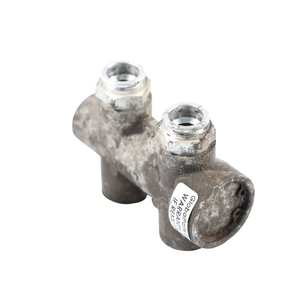 Oil Cooling Line Pipe Thermostat to Mercedes W245 with Part number A1695010165 Mercedes W245 Oil Cooling Line Pipe Thermostat - SKU A1695010165 - Part number A1695010165