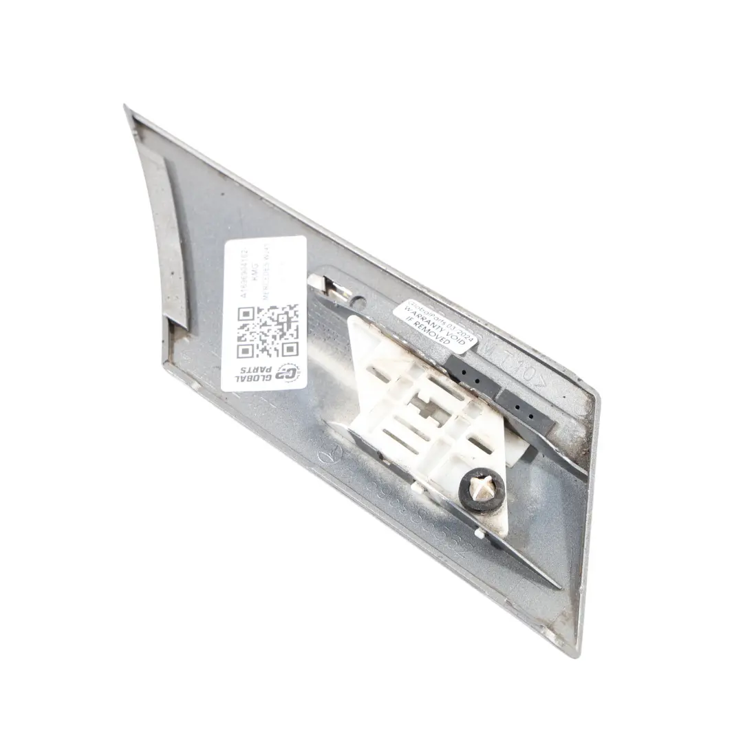 Striscia Posteriore Parafango Sinistro Grigio Cometa - 748 per Mercedes W245 con numero di parte A1696904162 Mercedes W245 Striscia Posteriore Parafango Sinistro Grigio Cometa - 748 - SKU A1696904162-KMG - Numero di parte A1696904162