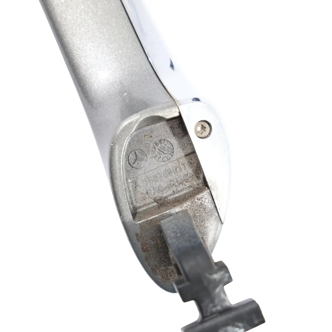 Poignée Maintien Porte Arrière Gauche Gris Comète - 748 pour Mercedes W169 W245 à propos du numéro de pièce A1697600170 Mercedes W169 W245 Poignée Maintien Porte Arrière Gauche Gris Comète - 748 - SKU A1697600170-KMG - Numéro de pièce A1697600170