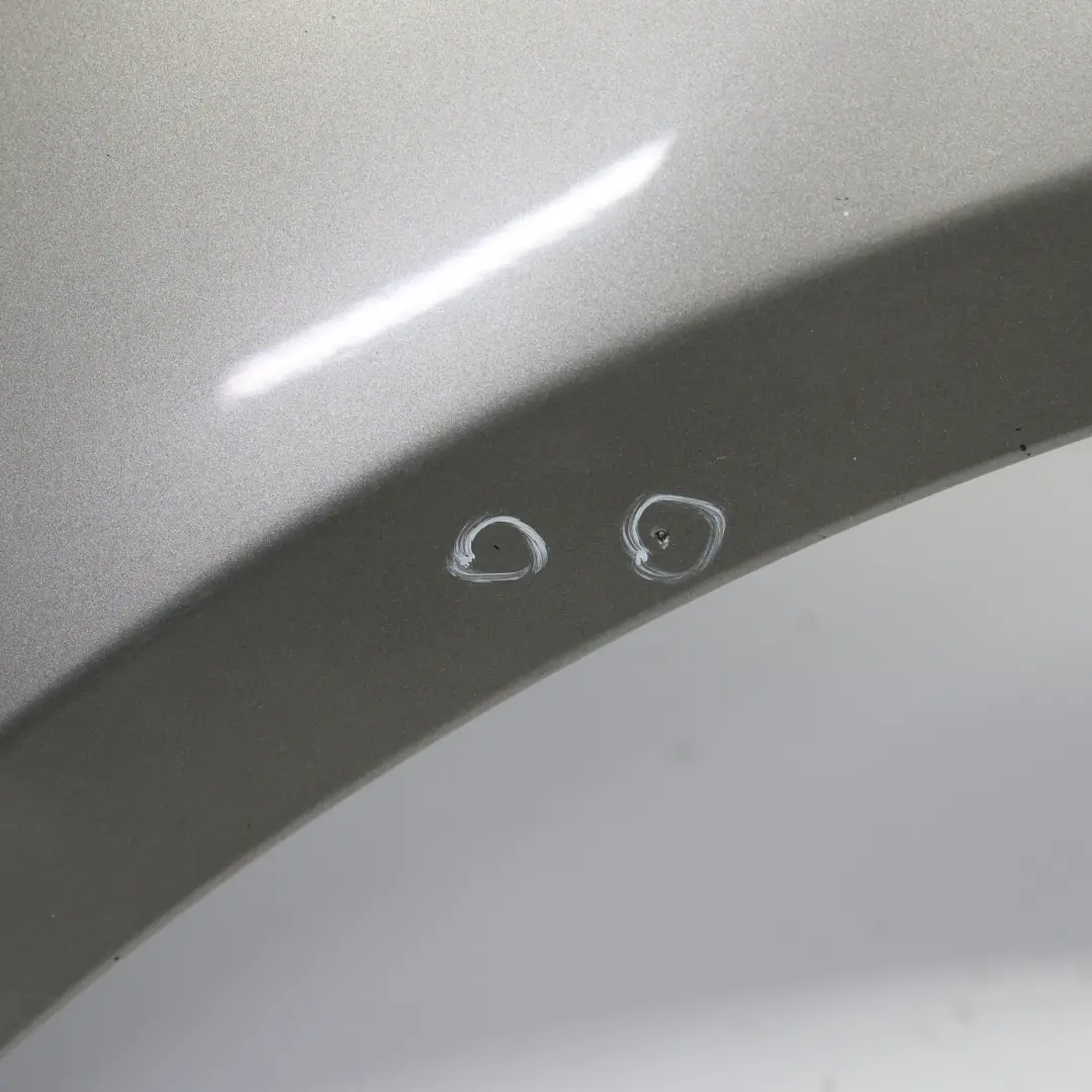 Pannello Laterale Parafango Anteriore Sinistro Comet Grey - 748 per Mercedes W245 con numero di parte A1698800918 Mercedes W245 Pannello Laterale Parafango Anteriore Sinistro Comet Grey - 748 - SKU A1698800918-KMG - Numero di parte A1698800918