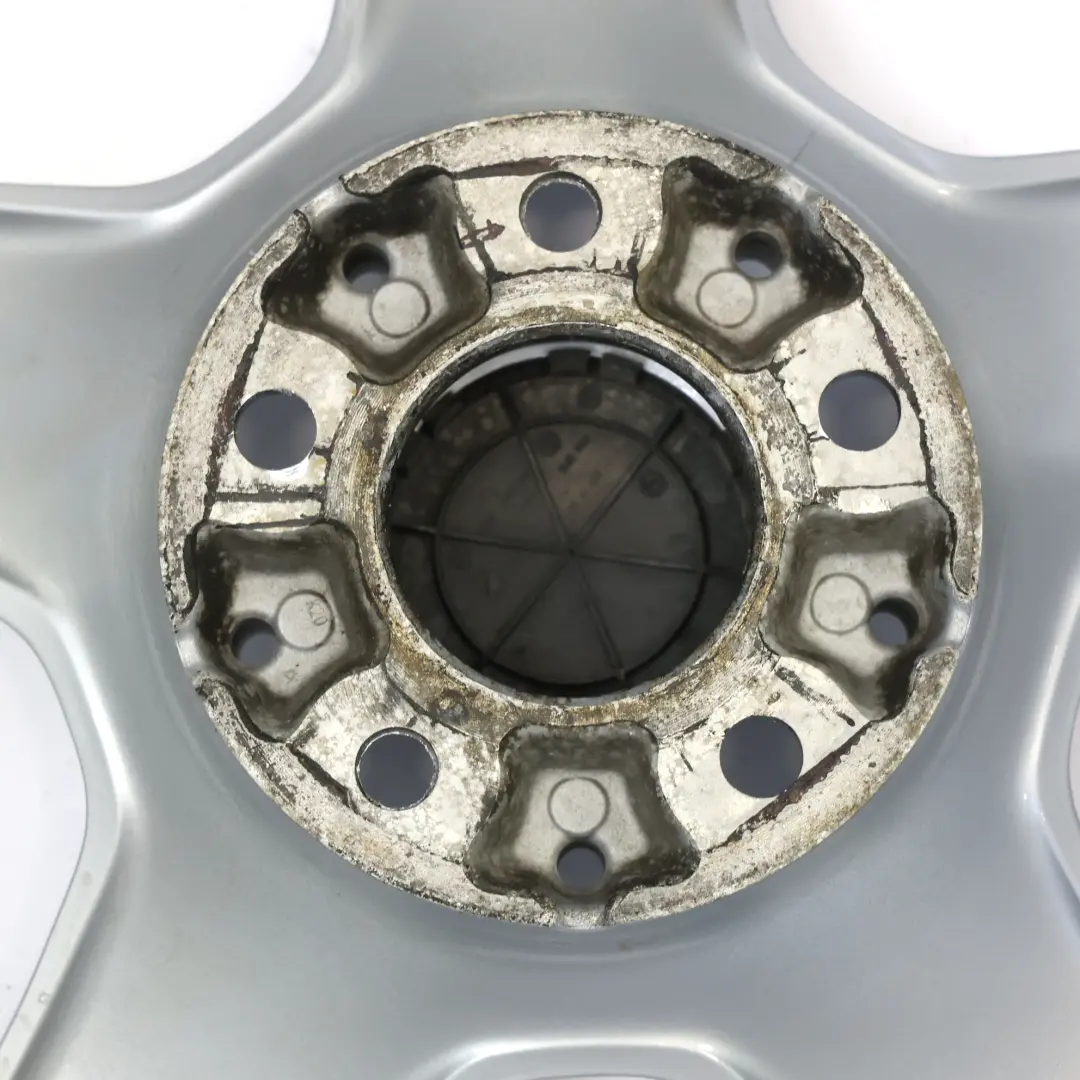 Jante arrière alliage argenté 18" ET:36 8,5J 5 Spoke pour Mercedes R172 à propos du numéro de pièce A1724012702 Mercedes R172 Jante arrière alliage argenté 18" ET:36 8,5J 5 Spoke - SKU A1724012702-2 - Numéro de pièce A1724012702