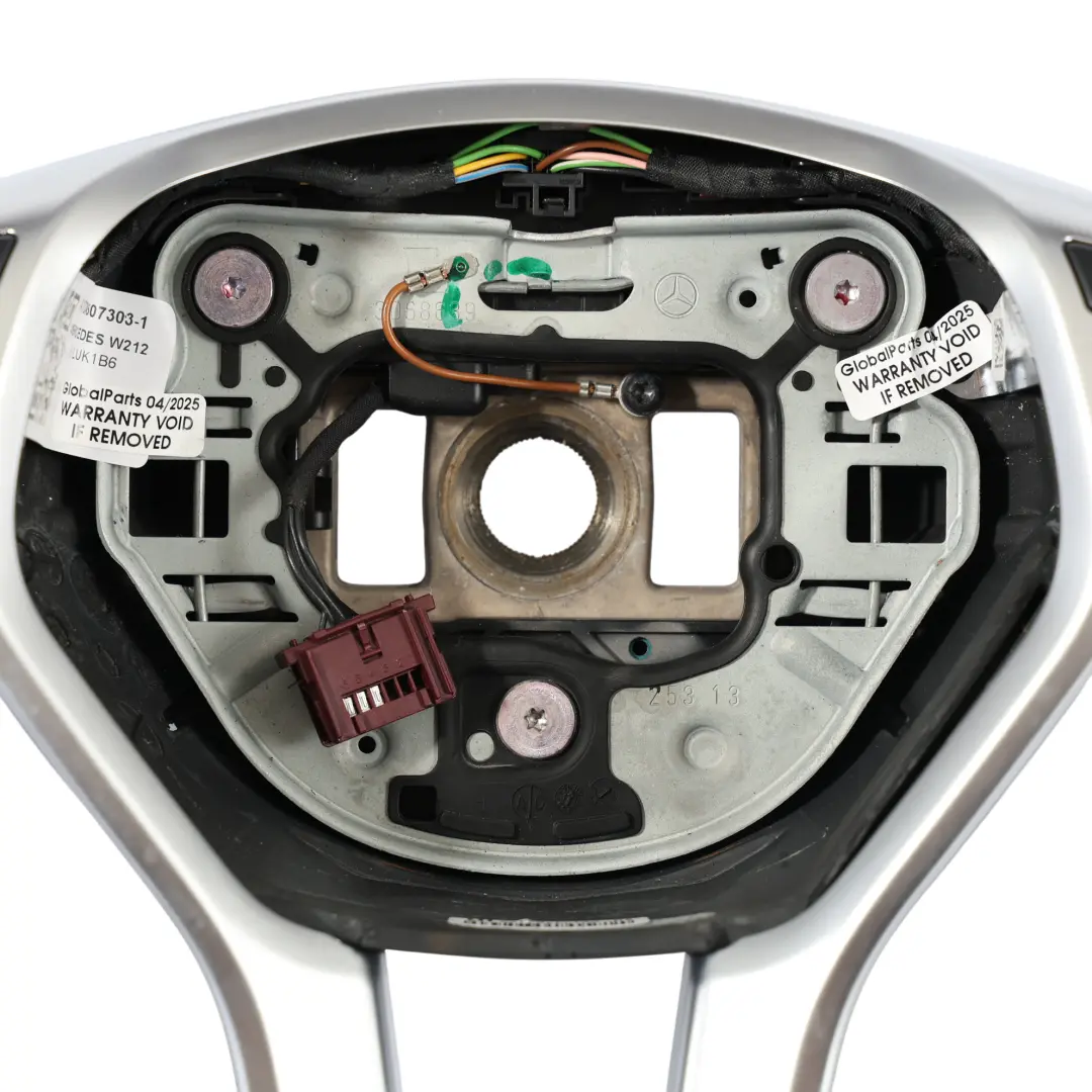 Kierownica Sport NOWA Czarna Skóra Łopatki Czerwona Nić do Mercedes C207 W212 o numerze A1724607303 Mercedes C207 W212 Kierownica Sport NOWA Czarna Skóra Łopatki Czerwona Nić - SKU A1724607303-1 - Numer Części A1724607303