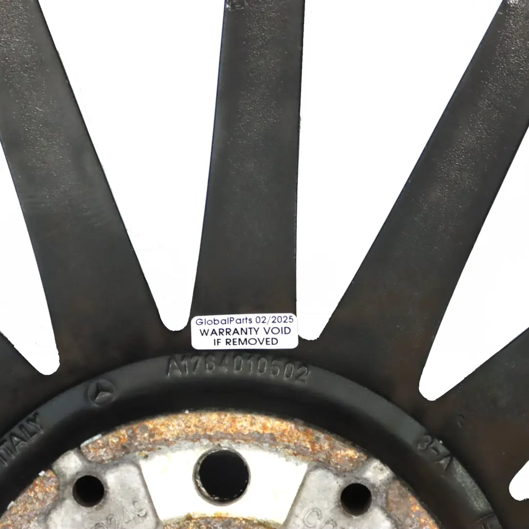 Schwarz Felge 19" 16 Speichen ET:48 8J für Mercedes C117 W176 AMG mit Teilenummer A1764010502 Mercedes C117 W176 AMG Schwarz Felge 19" 16 Speichen ET:48 8J - SKU A1764010502-2 - Teilenummer A1764010502