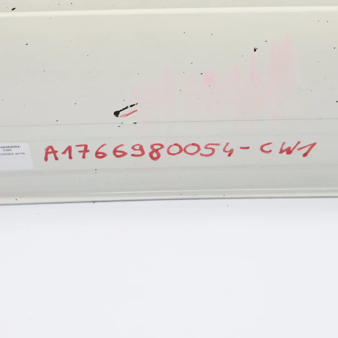 Cache Latérale Mercedes W176 AMG Seuil De Porte Gauche W246 Calcite White - 650 - SKU A1766980054-CW1 - Numéro de pièce A1766980054