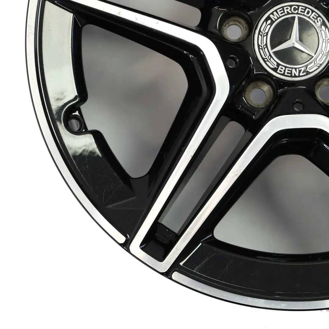 Cerchio lega 5 doppie razze 18" 7,5J ET:49 per Mercedes W177 V177 AMG con numero di parte A1774011500 Mercedes W177 V177 AMG Cerchio lega 5 doppie razze 18" 7,5J ET:49 - SKU A1774011500-2 - Numero di parte A1774011500