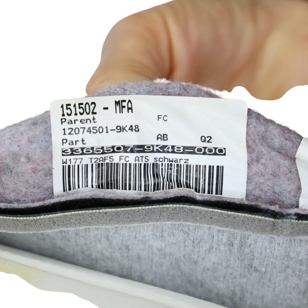 Siedzisko Fotela Lewy Przód Pół Skóra Czarny do Mercedes W177 o numerze A1779102303 Mercedes W177 Siedzisko Fotela Lewy Przód Pół Skóra Czarny - SKU A1779102303 - Numer Części A1779102303