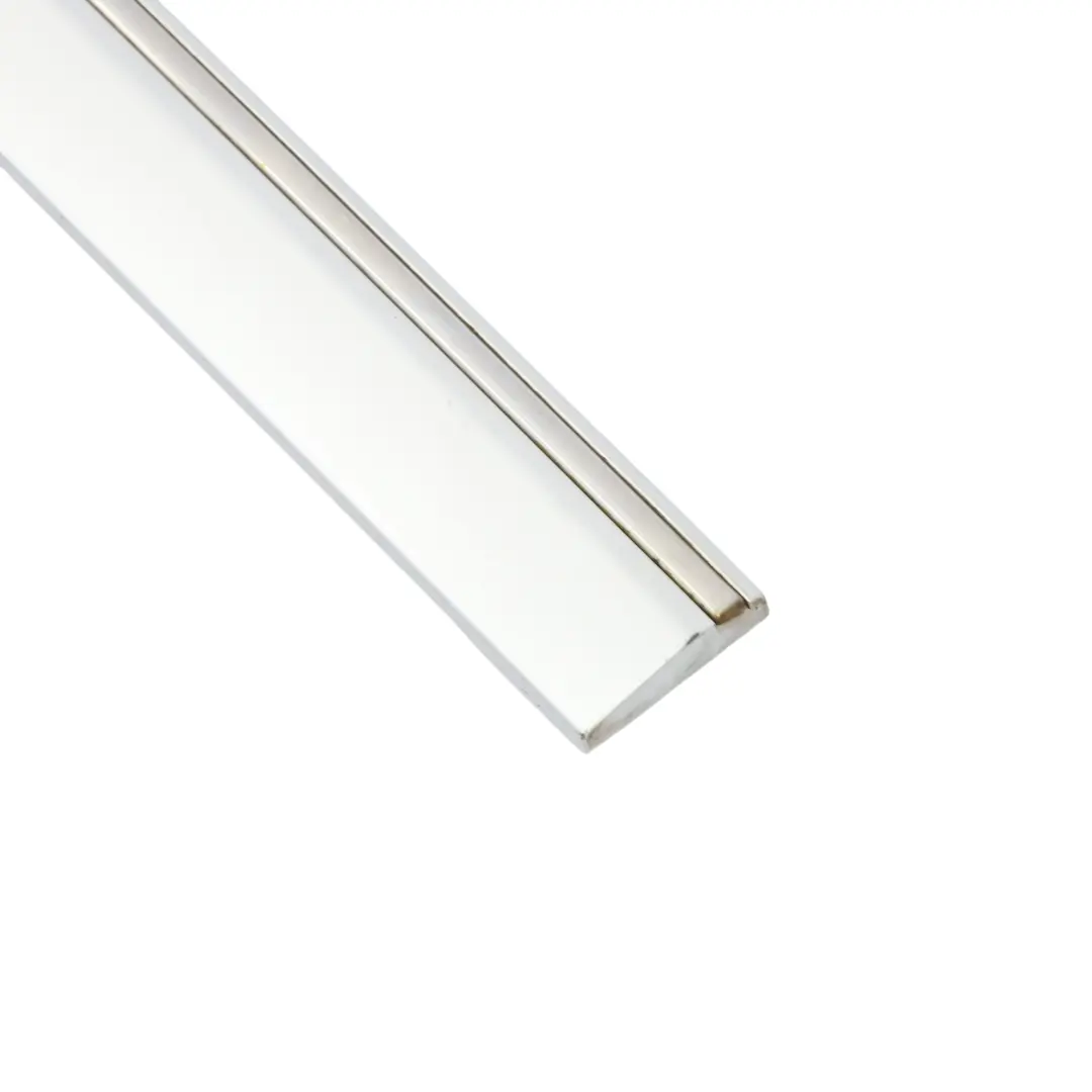 Moulure De Porte Mercedes W203, Garniture Arrière Droite Brilliant Silver - 744 pour à propos du numéro de pièce A2036905262 Moulure De Porte Mercedes W203, Garniture Arrière Droite Brilliant Silver - 744 - SKU A2036905262-BRS - Numéro de pièce A2036905262