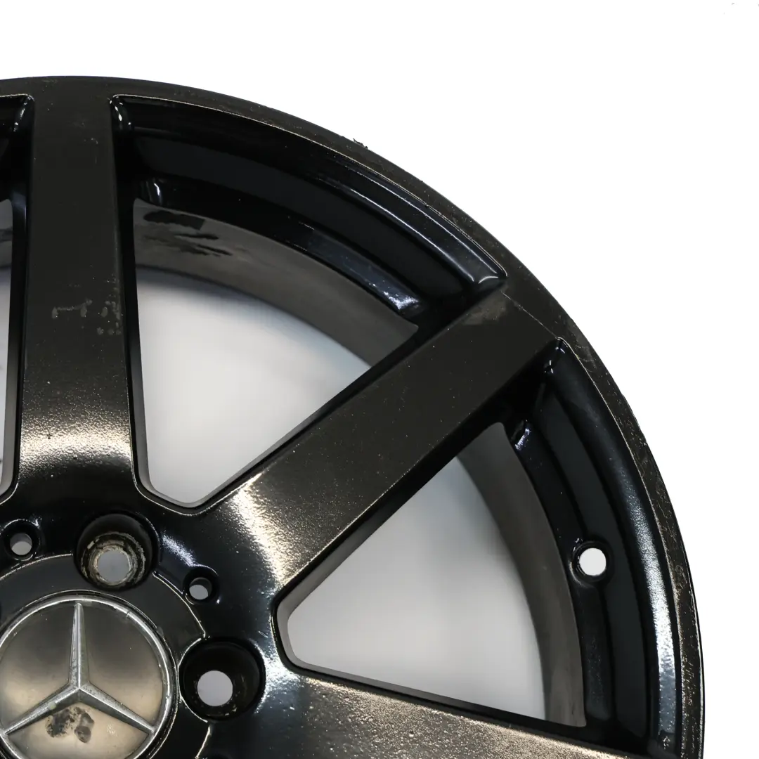 Cerchio in lega anteriore nero a 7 razze 18" 8J ET:50 per Mercedes W204 con numero di parte A2044019802 Mercedes W204 Cerchio in lega anteriore nero a 7 razze 18" 8J ET:50 - SKU A2044019802-4 - Numero di parte A2044019802