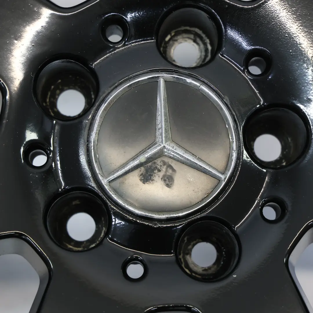 Jante alliage noir à 7 branches à l'avant 18" 8J ET:50 pour Mercedes W204 à propos du numéro de pièce A2044019802 Mercedes W204 Jante alliage noir à 7 branches à l'avant 18" 8J ET:50 - SKU A2044019802-4 - Numéro de pièce A2044019802