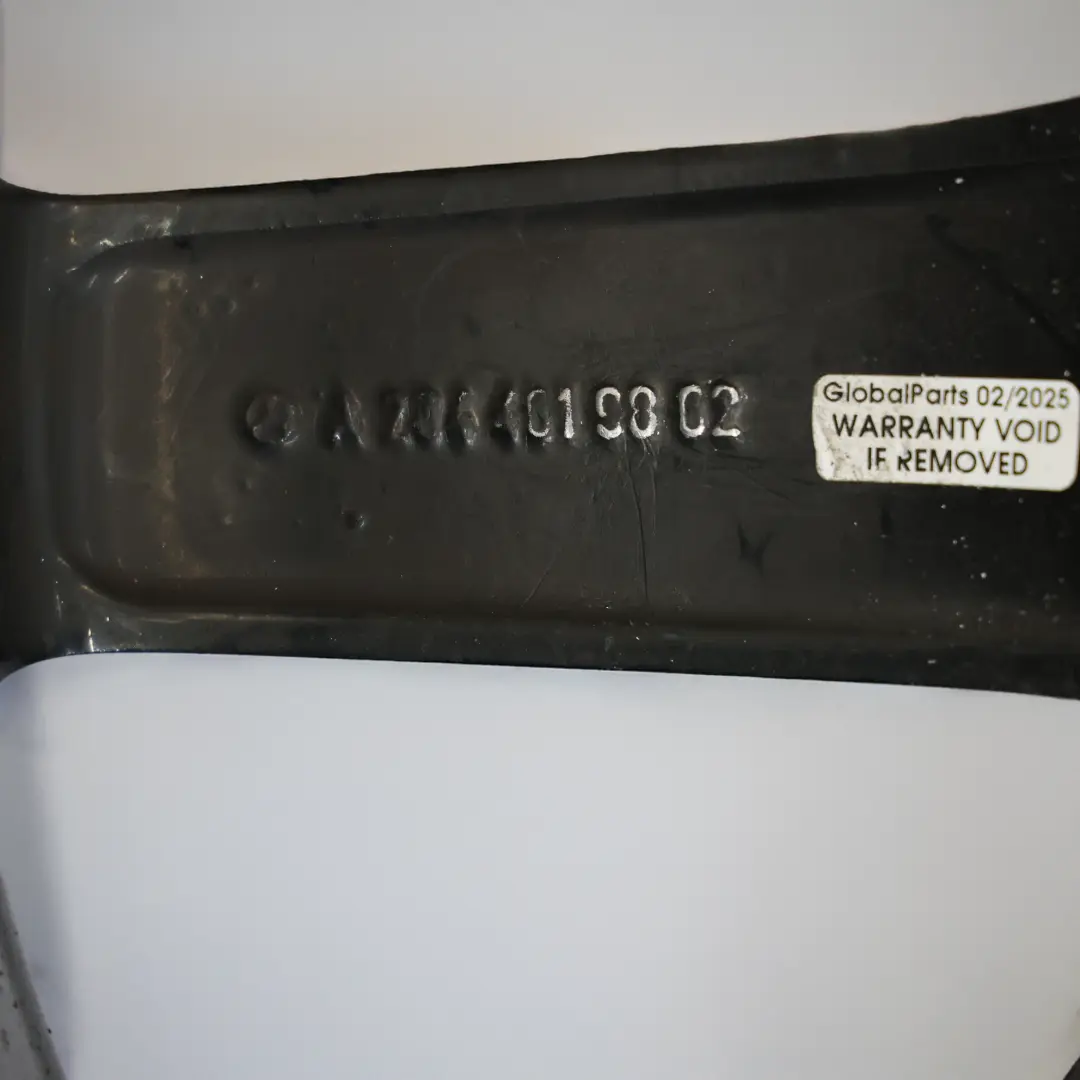 Cerchio in lega anteriore nero a 7 razze 18" 8J ET:50 per Mercedes W204 con numero di parte A2044019802 Mercedes W204 Cerchio in lega anteriore nero a 7 razze 18" 8J ET:50 - SKU A2044019802-5 - Numero di parte A2044019802
