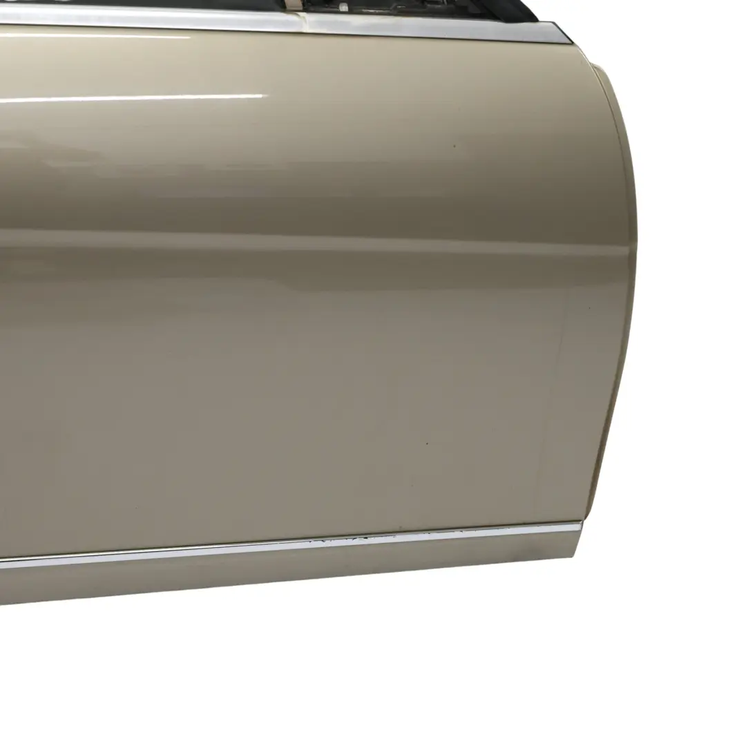 Rivestimento porta anteriore destra Sanidine Beige - 798 per Mercedes W204 con numero di parte A2047206000 Mercedes W204 Rivestimento porta anteriore destra Sanidine Beige - 798 - SKU A2047206000-SAN - Numero di parte A2047206000