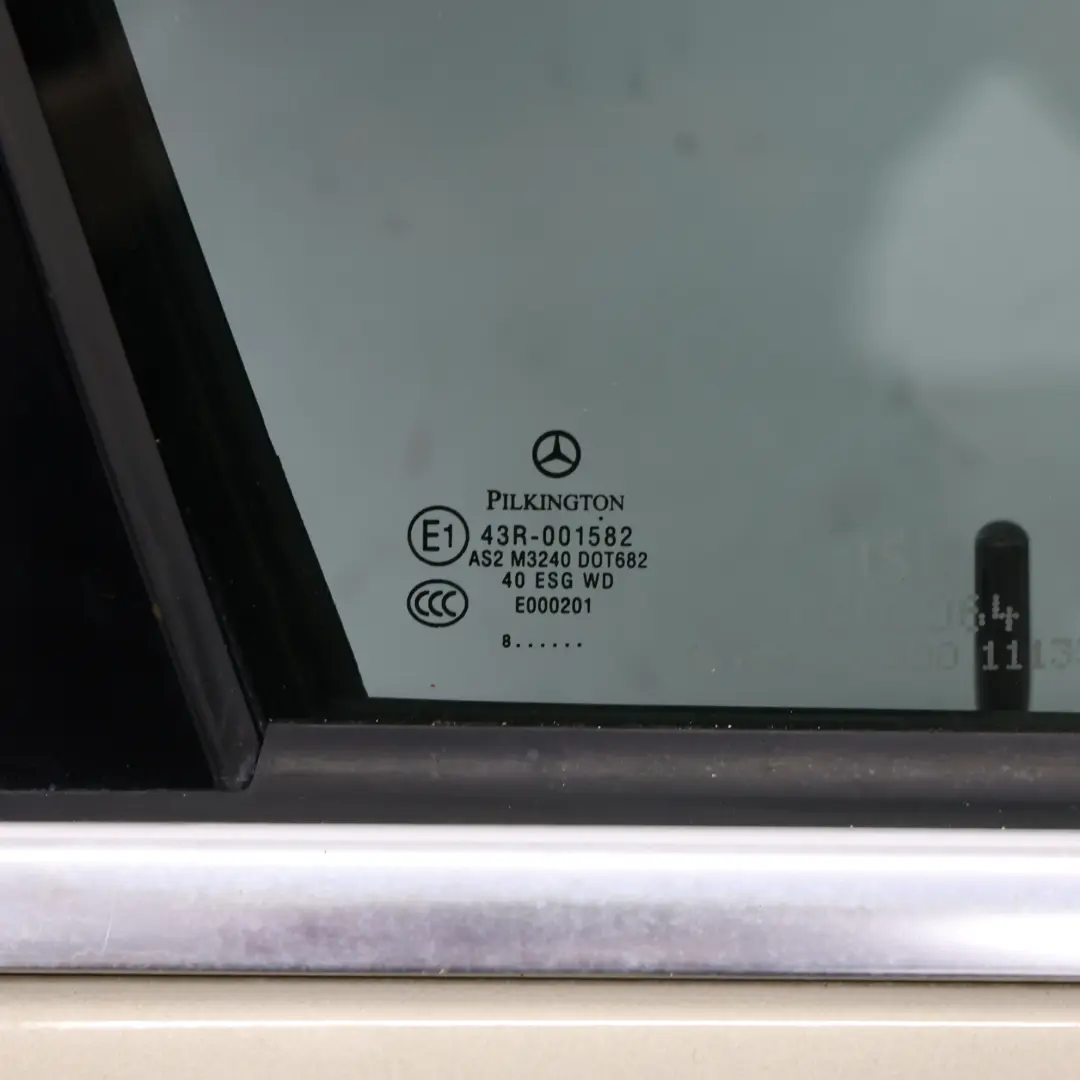 Mercedes W204 Puerta Delantera Derecha Revestimiento Sanidine Beige - 798 - SKU A2047206000-SAN - Número de pieza A2047206000