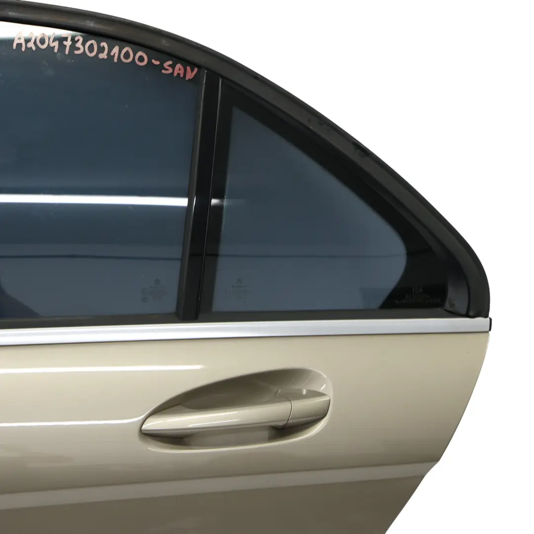 Mercedes W204 Berlina Arrière Gauche Sanidine Beige Metallic - 798 - SKU A2047302100-SAN - Numéro de pièce A2047302100