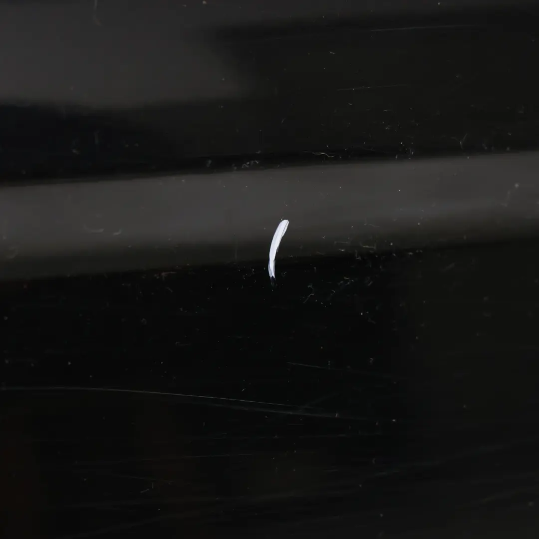 Porta posteriore destra Obsidian Black Metallic - 197 per Mercedes W204 Berlina con numero di parte A2047302200 Mercedes W204 Berlina Porta posteriore destra Obsidian Black Metallic - 197 - SKU A2047302200-OB - Numero di parte A2047302200