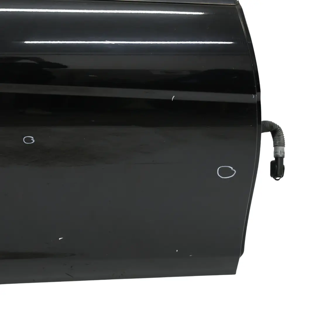 Arrière Droite Obsidian Black Metallic - 197 pour Mercedes W204 Saloon Porte à propos du numéro de pièce A2047302200 Mercedes W204 Saloon Porte Arrière Droite Obsidian Black Metallic - 197 - SKU A2047302200-OB - Numéro de pièce A2047302200