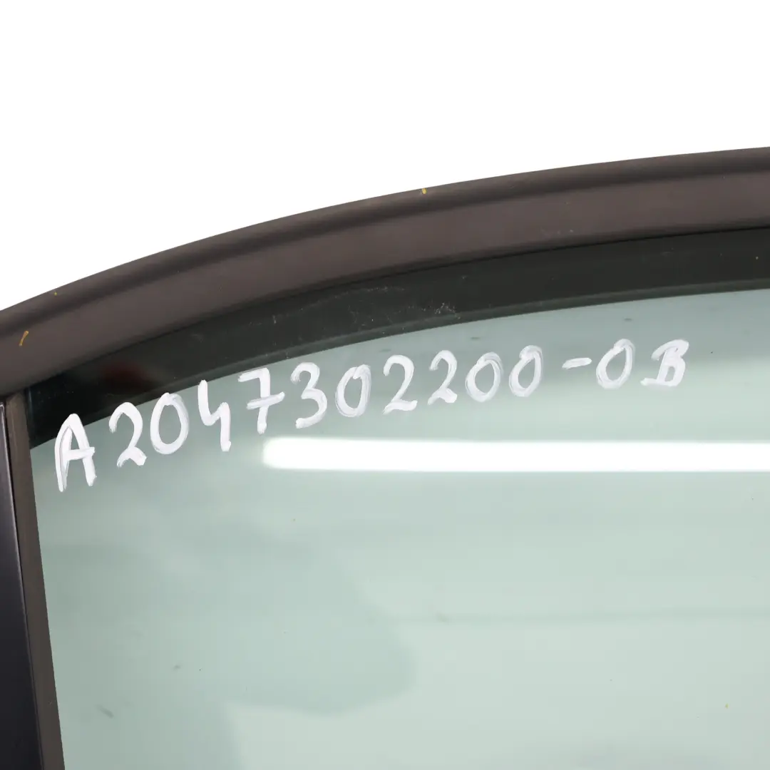Tür Hinten Rechts Obsidian Schwarz Metallic - 197 für Mercedes W204 Limousine mit Teilenummer A2047302200 Mercedes W204 Limousine Tür Hinten Rechts Obsidian Schwarz Metallic - 197 - SKU A2047302200-OB - Teilenummer A2047302200