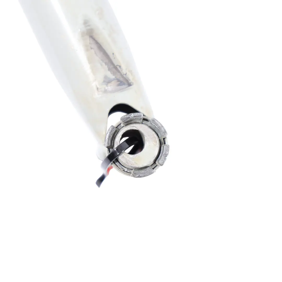 Bisagra Derecha Portón Trasero Lado Exterior Beige Sanidine - 798 para Mercedes W204 con número de pieza A2047500628 Mercedes W204 Bisagra Derecha Portón Trasero Lado Exterior Beige Sanidine - 798 - SKU A2047500628-SAN - Número de pieza A2047500628