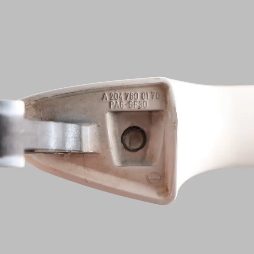Garniture Poignée De Porte Gauche Blanc Polaire - 149 pour Mercedes W204 à propos du numéro de pièce A2047600170 Mercedes W204 Garniture Poignée De Porte Gauche Blanc Polaire - 149 - SKU A2047600170-POL - Numéro de pièce A2047600170