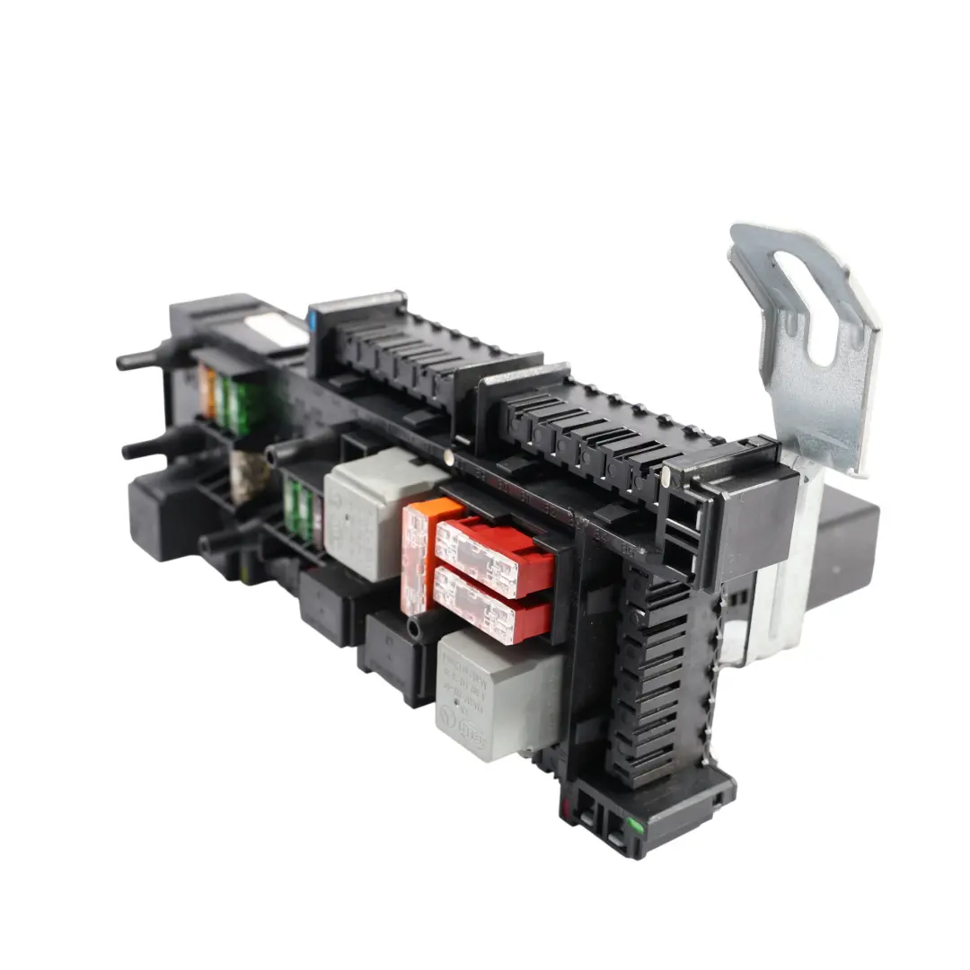 Mercedes W204 Boîtier Relais Boîte Fusibles Avant - SKU A2049060405 - Numéro de pièce A2049060405