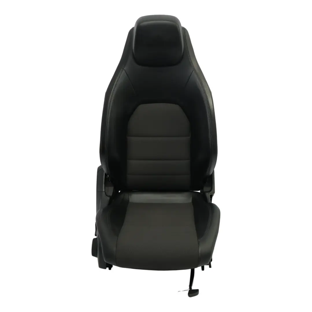 Fotel Przedni Prawy Przód Półskóra Czarny do Mercedes C204 C207 A207 o numerze A2079100847 Mercedes C204 C207 A207 Fotel Przedni Prawy Przód Półskóra Czarny - SKU A2079100847-3 - Numer Części A2079100847