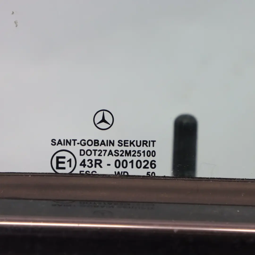 Porte Avant Mercedes W209 Porte Droite Obsidian Black Noir Metallic - 197 - SKU A2097200205-OB - Numéro de pièce A2097200205