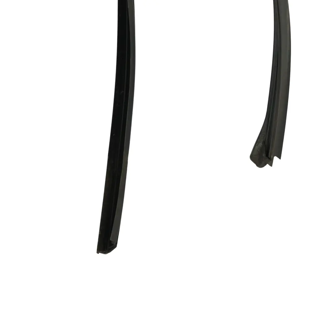 Guarnizione Porta Mercedes S212 Guida Finestra Posteriore Sinistra per con numero di parte A2127351125 Guarnizione Porta Mercedes S212 Guida Finestra Posteriore Sinistra - SKU A2127351125 - Numero di parte A2127351125