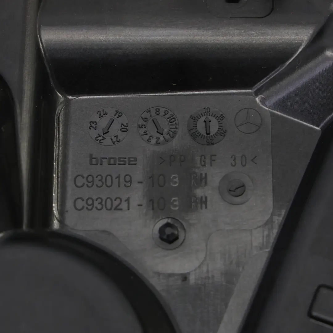 Puerta Trasera Elevalunas Panel Portador Derecho para Mercedes H243 con número de pieza A2477301003 Mercedes H243 Puerta Trasera Elevalunas Panel Portador Derecho - SKU A2477301003 - Número de pieza A2477301003