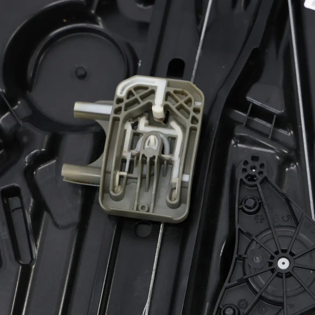 Puerta Trasera Elevalunas Panel Portador Derecho para Mercedes H243 con número de pieza A2477301003 Mercedes H243 Puerta Trasera Elevalunas Panel Portador Derecho - SKU A2477301003 - Número de pieza A2477301003