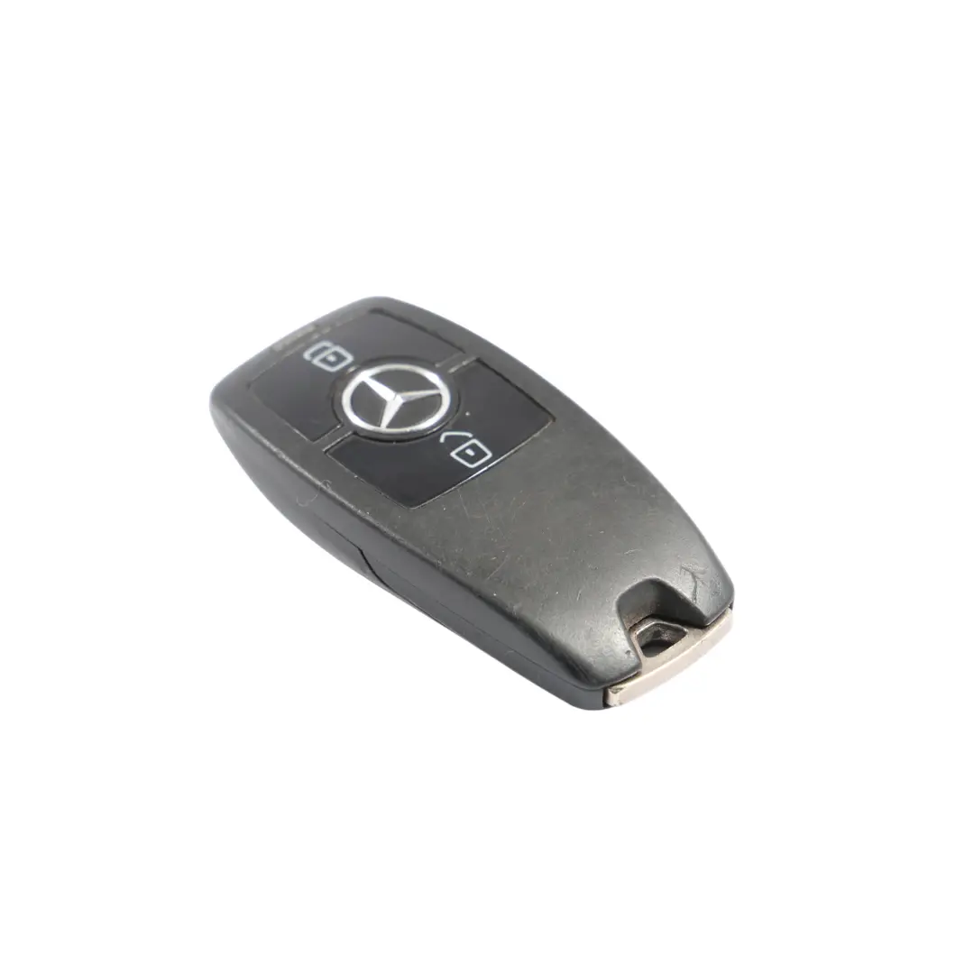 Radio Remote Alarm Key Fob Pulsante per Mercedes W906 con numero di parte A2479052607 Mercedes W906 Radio Remote Alarm Key Fob Pulsante - SKU A2479052607 - Numero di parte A2479052607